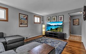 Gorgeous 2 Queen Bedroom Apartment In North Buffalo With 70 Inch Tv